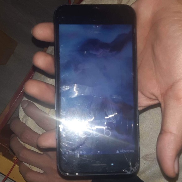 iPhone 7 - Picture 2 of 3